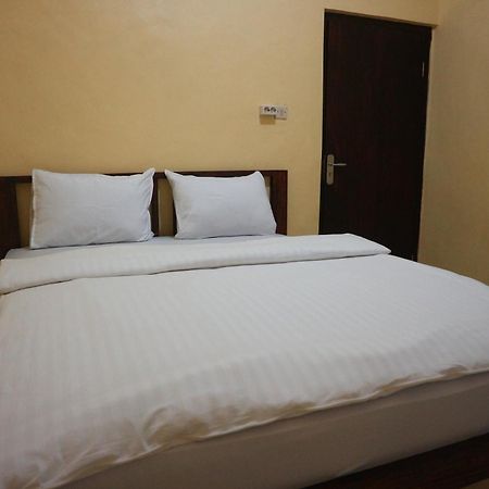 Tange Guest House Ruteng Buitenkant foto