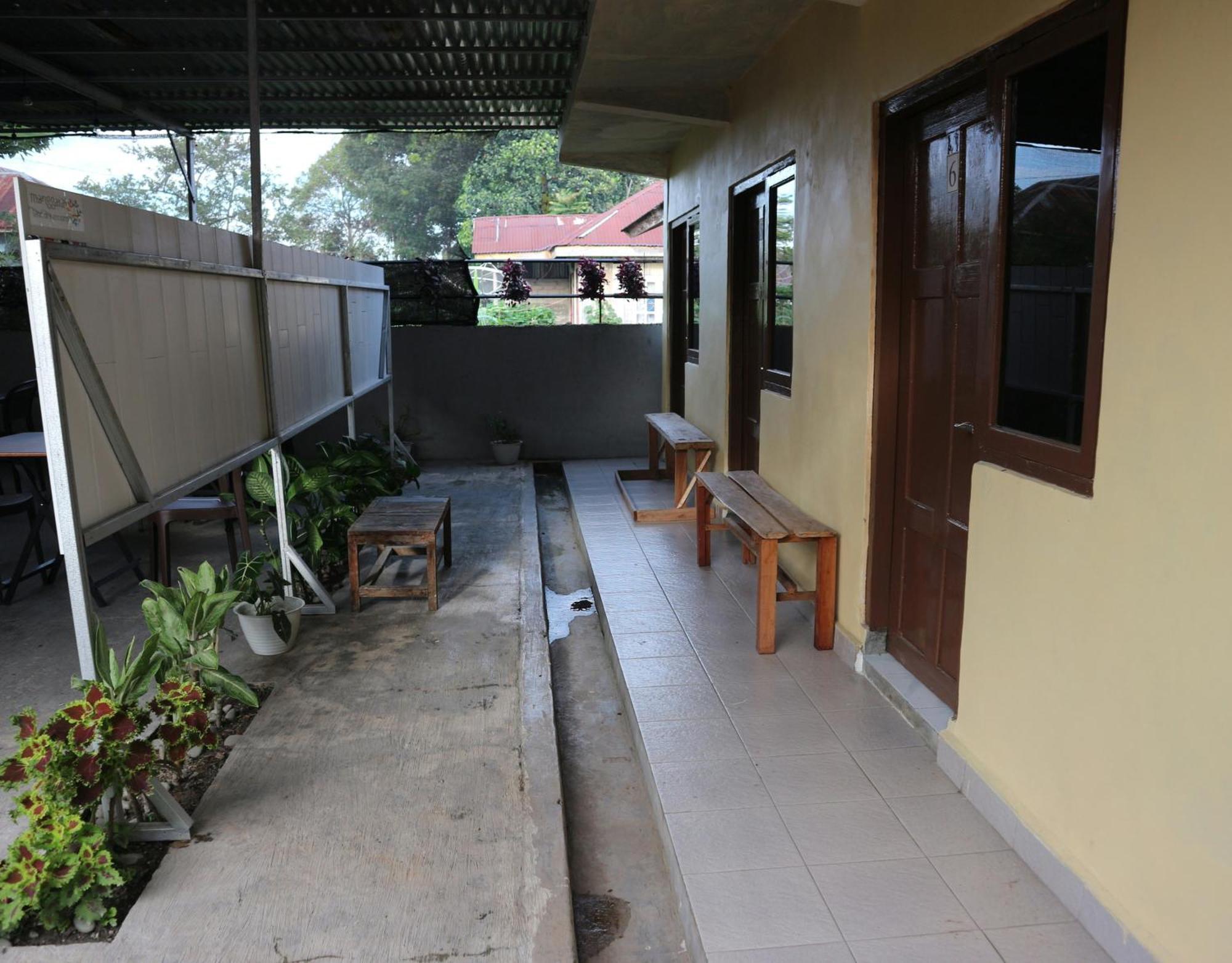 Tange Guest House Ruteng Buitenkant foto