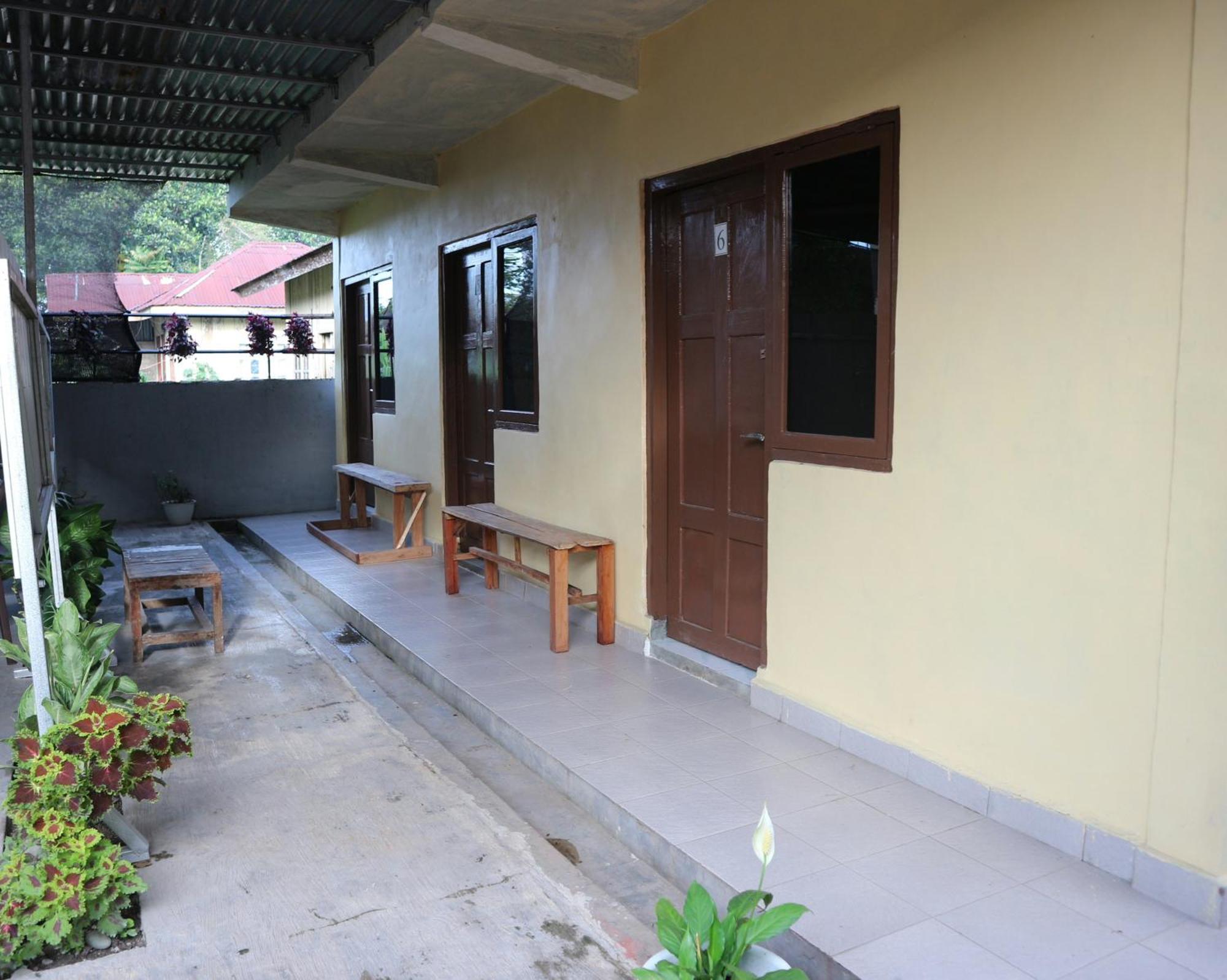 Tange Guest House Ruteng Buitenkant foto