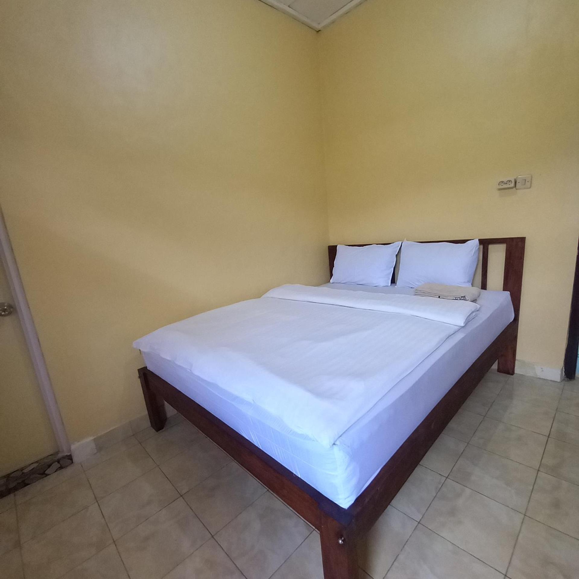 Tange Guest House Ruteng Buitenkant foto