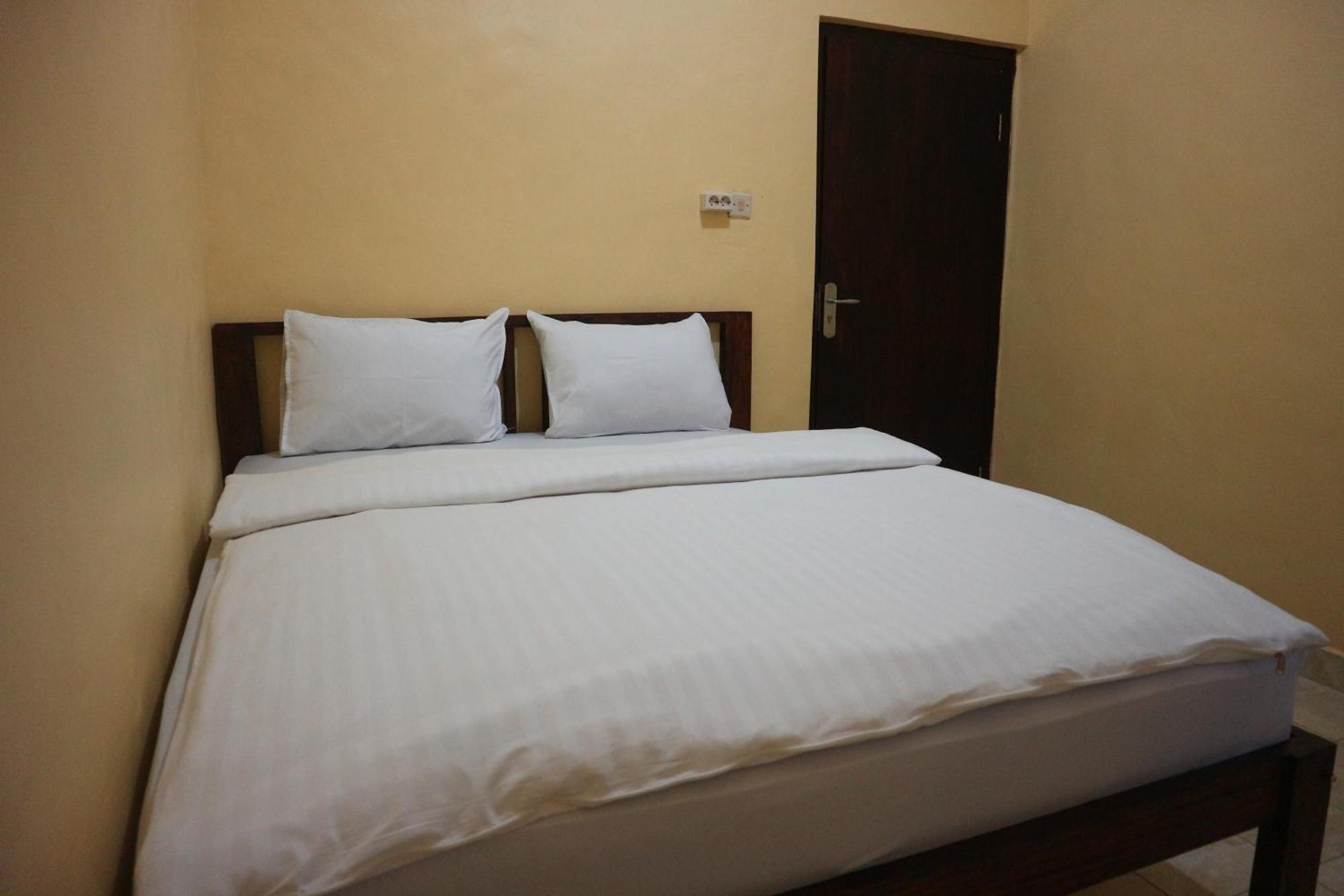 Tange Guest House Ruteng Buitenkant foto
