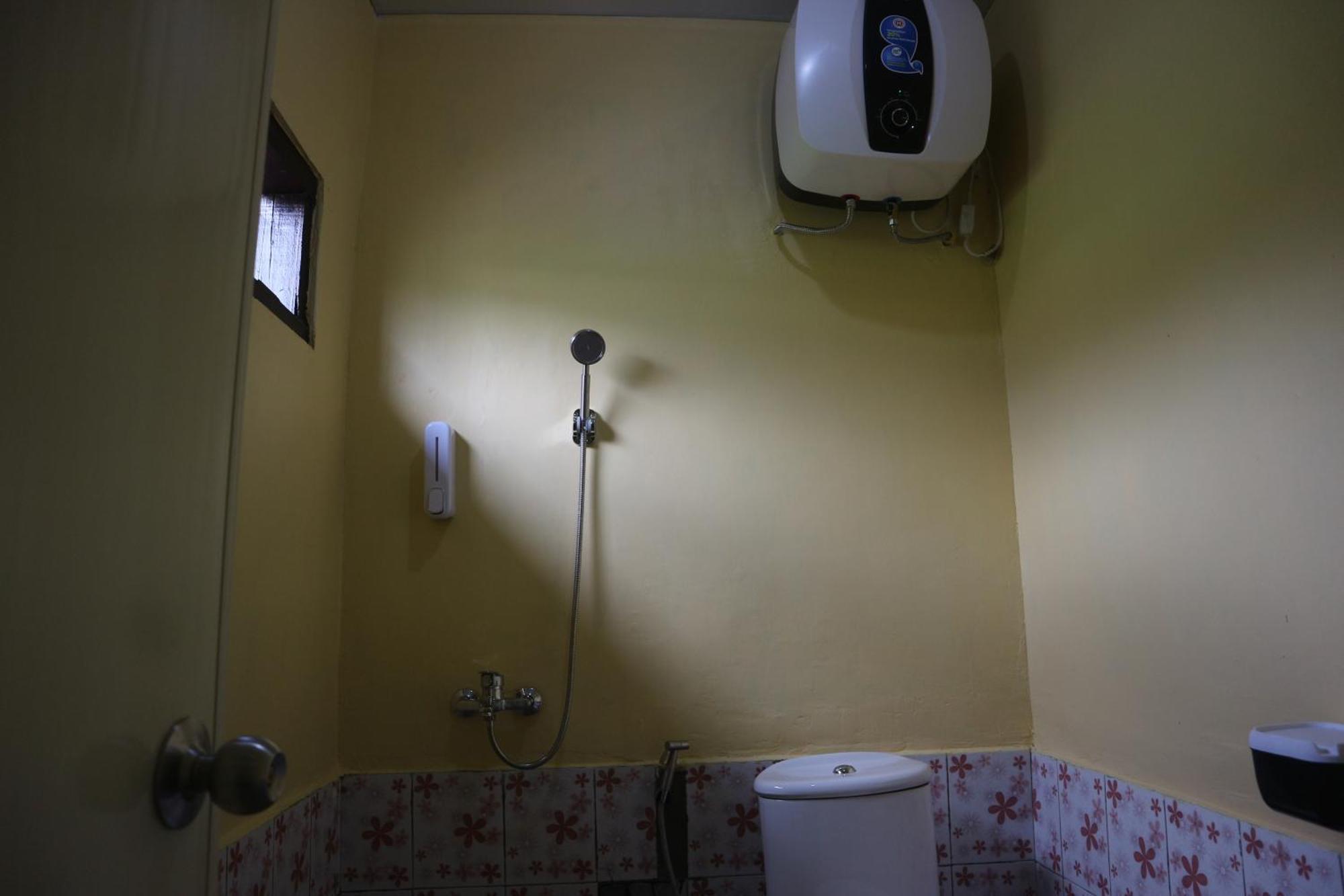 Tange Guest House Ruteng Buitenkant foto