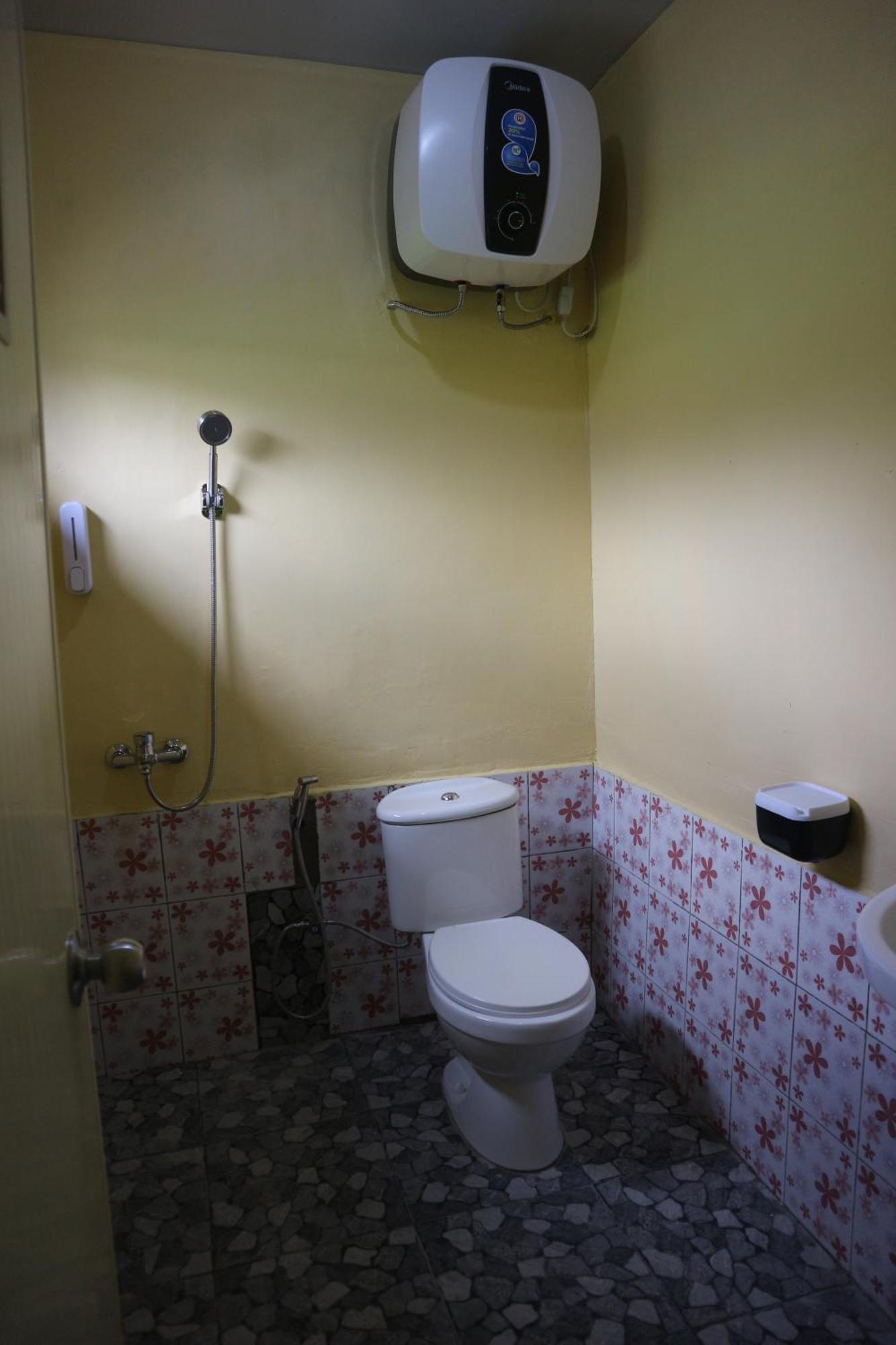 Tange Guest House Ruteng Buitenkant foto