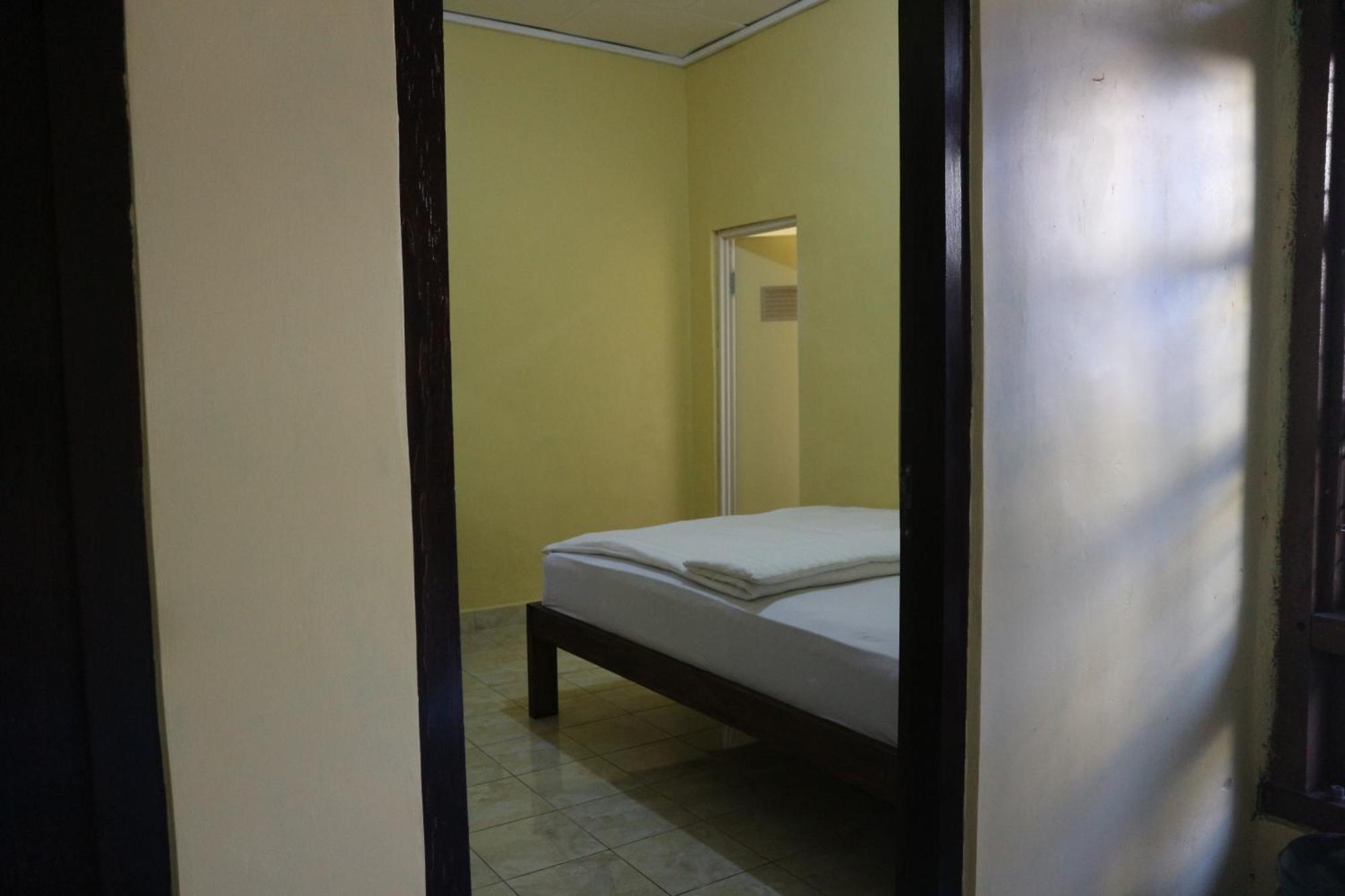 Tange Guest House Ruteng Buitenkant foto