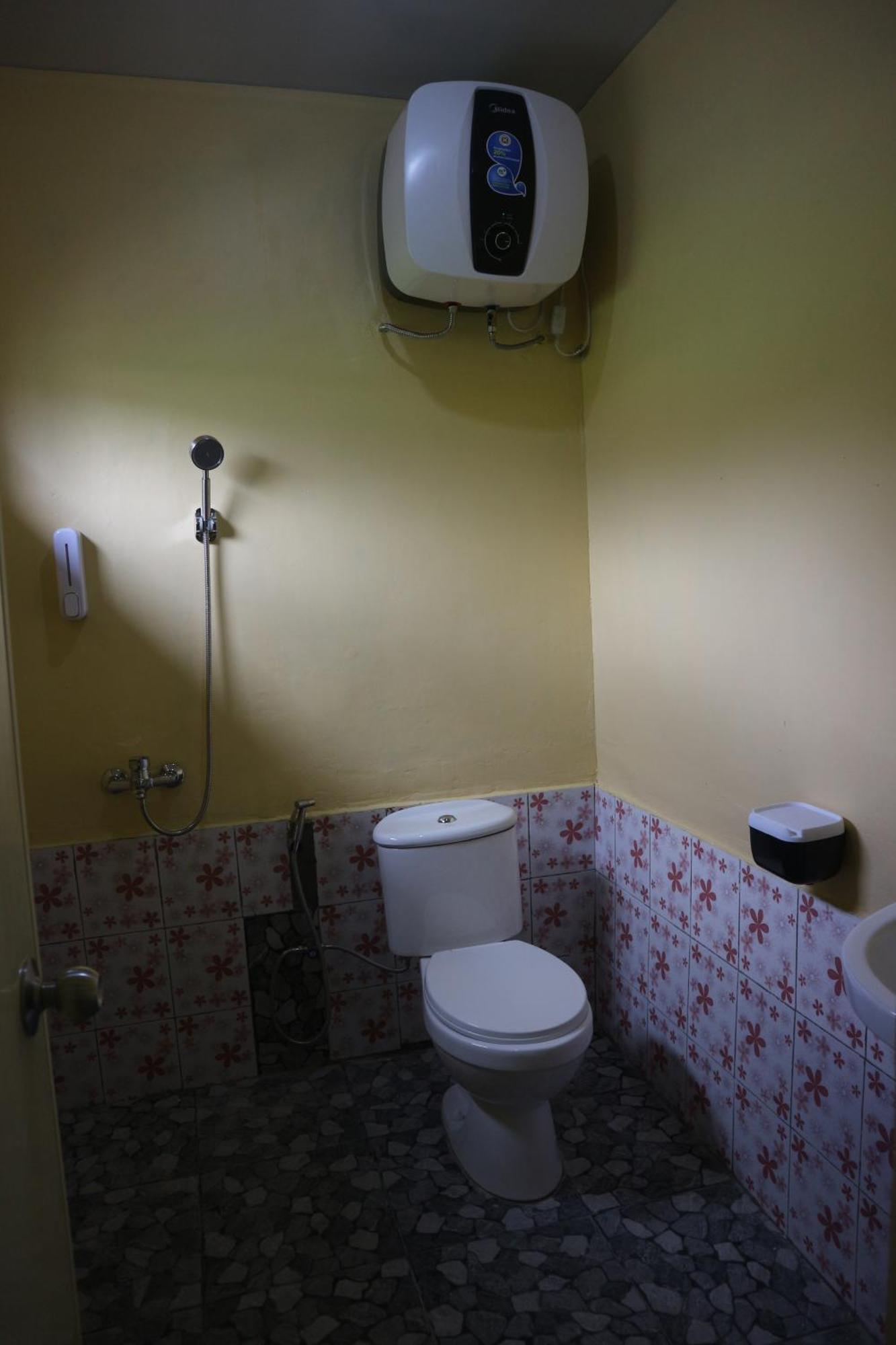 Tange Guest House Ruteng Buitenkant foto